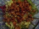 Salat mit Kürbis-Sesamcrôutons - Rezept