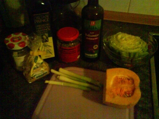 Salat mit Kürbis-Sesamcrôutons - Rezept - Bild Nr. 2