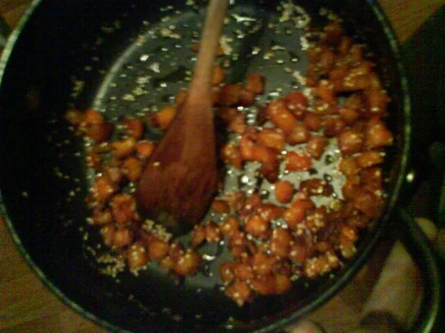 Salat mit Kürbis-Sesamcrôutons - Rezept - Bild Nr. 6