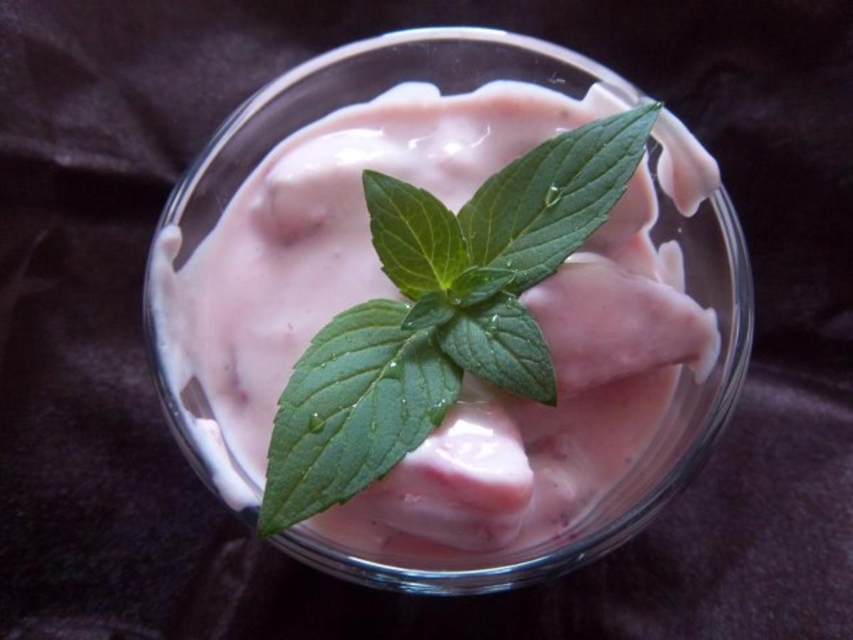Erdbeerquark mit Erdbeeren frisch und Zitrone frisch - Rezept mit Bild ...