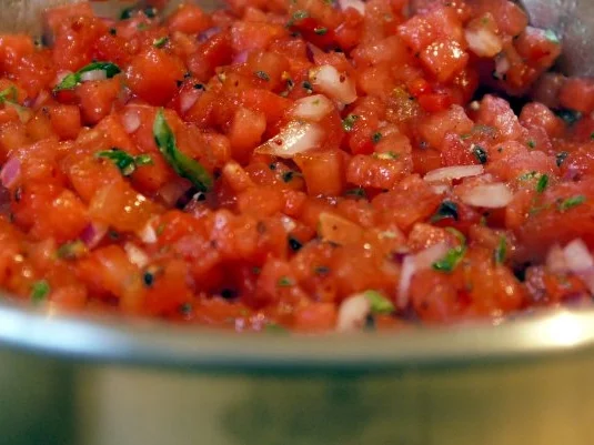 Rezept: Büffelmozzarella mit Melonen-Salsa Bild Nr. 8 Büffelmozzarella mit Melonen-Salsa - Rezept - Bild Nr. 8