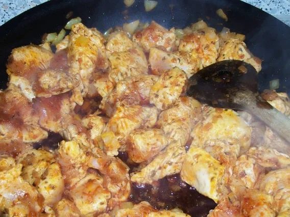 Überbackenes Hähnchen-Gyros in Feta-Tomatensoße - Rezept - Bild Nr. 4