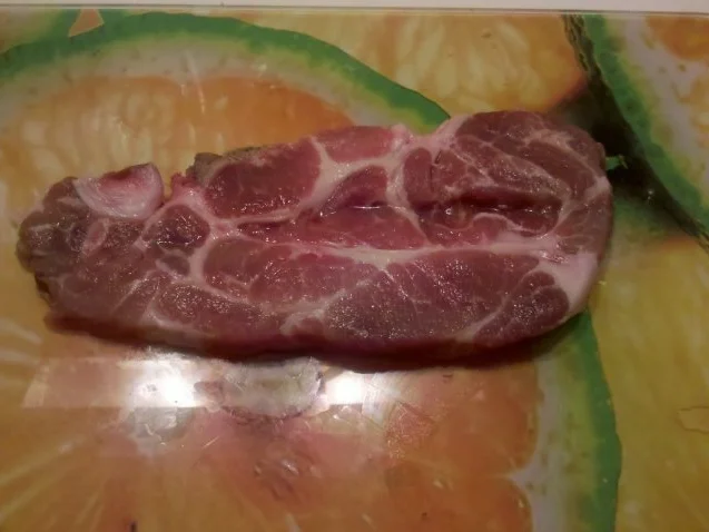 Fleisch: Asiatisch mariniertes Nackenkotelett mit Tomate-Chili-Bandnudeln - Rezept - Bild Nr. 3