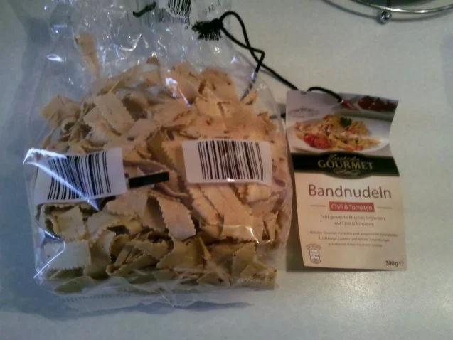 Fleisch: Asiatisch mariniertes Nackenkotelett mit Tomate-Chili-Bandnudeln - Rezept - Bild Nr. 5