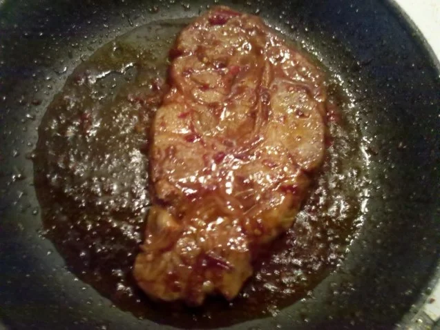 Fleisch: Asiatisch mariniertes Nackenkotelett mit Tomate-Chili-Bandnudeln - Rezept - Bild Nr. 7