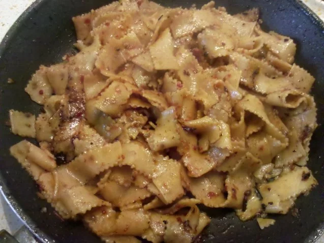 Fleisch: Asiatisch mariniertes Nackenkotelett mit Tomate-Chili-Bandnudeln - Rezept - Bild Nr. 9