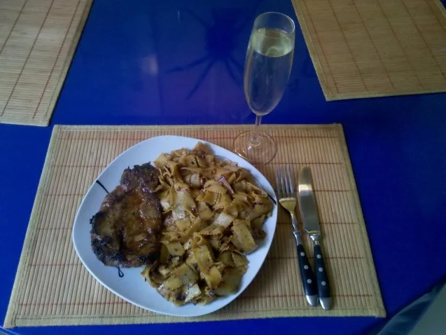 Fleisch: Asiatisch mariniertes Nackenkotelett mit Tomate-Chili-Bandnudeln - Rezept - Bild Nr. 10