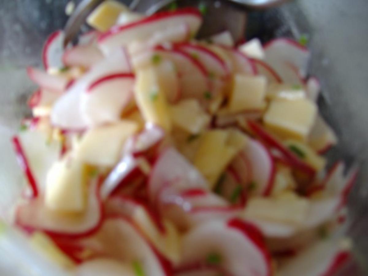 Radieschensalat mit Käse - einfach - 20 kcal/100g