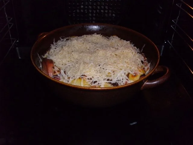 Rezept: Sahniges Kartoffel-Wurst-Gratin Bild Nr. 11 Sahniges Kartoffel-Wurst-Gratin - Rezept - Bild Nr. 11