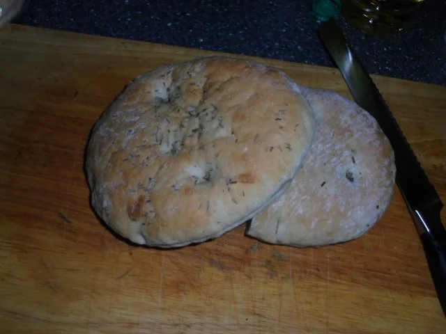 Hähnchenbrustfilet mit Knoblauch- Focaccia und Zuckerschoten - Rezept - Bild Nr. 2
