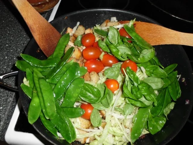 Hähnchenbrustfilet mit Knoblauch- Focaccia und Zuckerschoten - Rezept - Bild Nr. 10