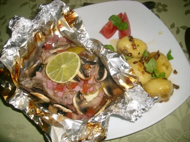 Rezept: Koteletts in Folie mit Schwenkkartoffeln>> Koteletts in Folie mit Schwenkkartoffeln>> - Rezept