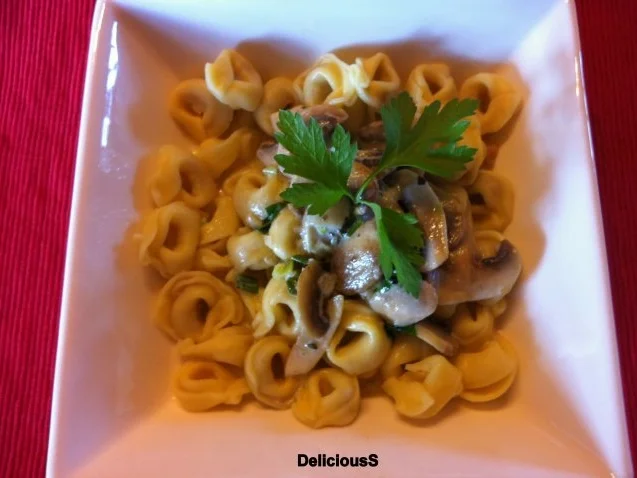 Rezept: Tortellini mit Champignon - Sahne - Soße Tortellini mit Champignon - Sahne - Soße - Rezept