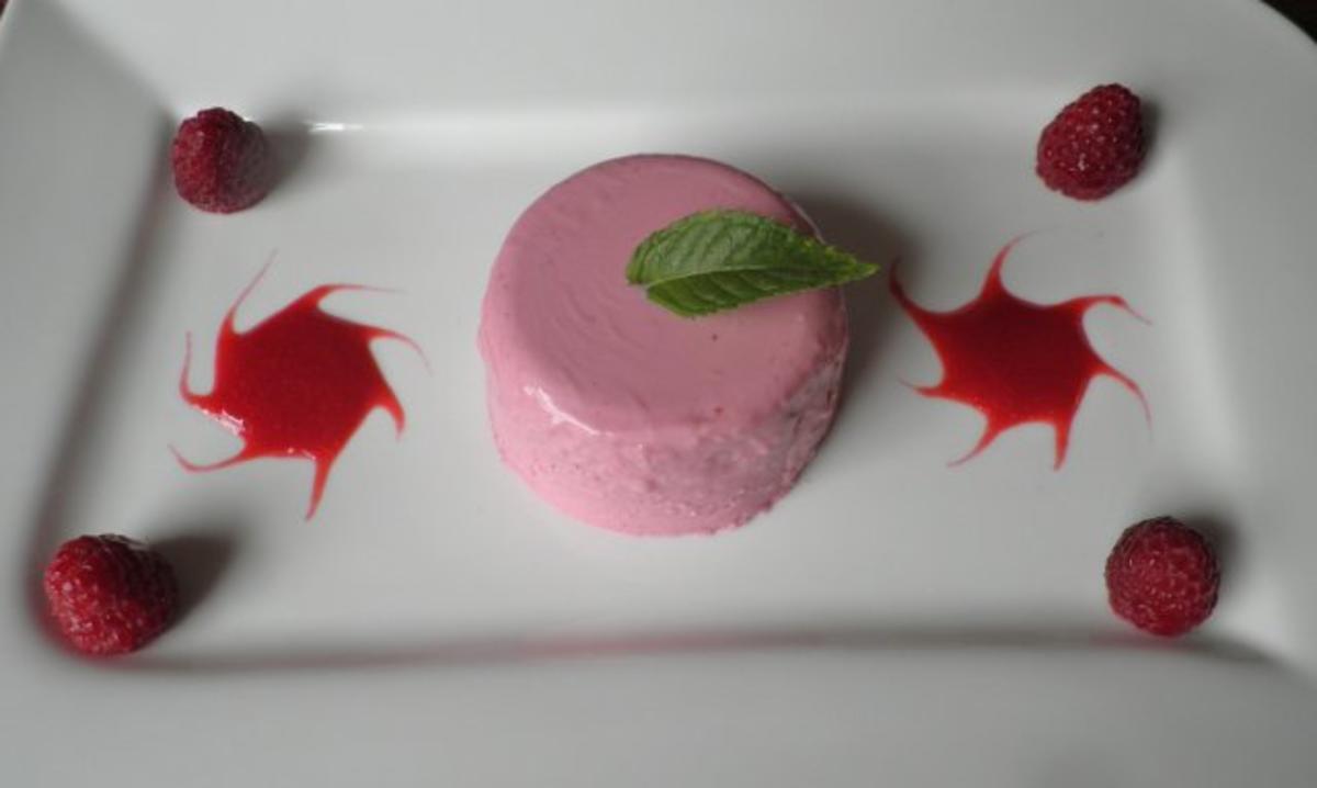 Beeren - Mousse mit Himbeersoße - Rezept - Bild Nr. 15