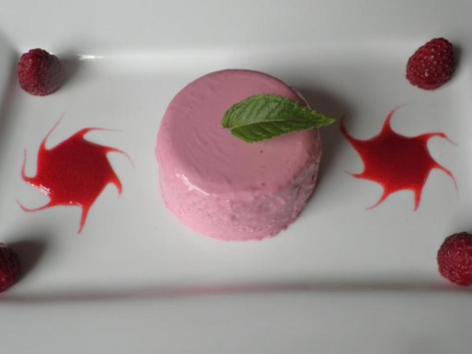 Beeren Mousse mit Himbeersoße - schnell &amp; einfach - von Cookies