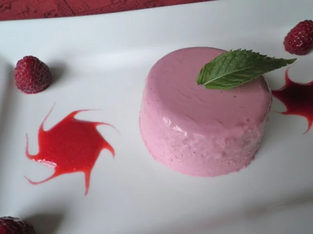 Beeren - Mousse mit Himbeersoße - Rezept - Bild Nr. 2