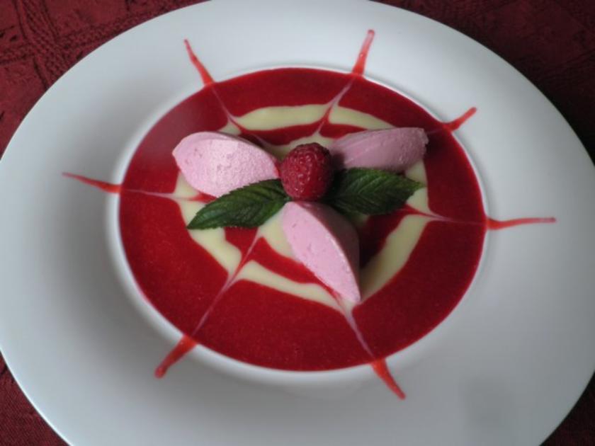 Beeren Mousse mit Himbeersoße - schnell &amp; einfach - von Cookies