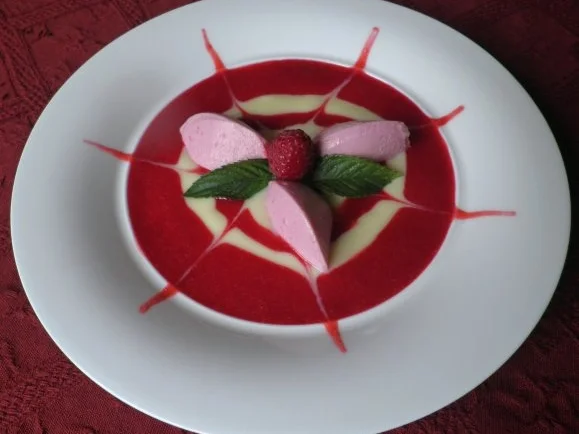 Beeren - Mousse mit Himbeersoße - Rezept - Bild Nr. 4