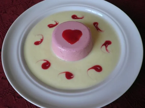 Beeren - Mousse mit Himbeersoße - Rezept - Bild Nr. 3