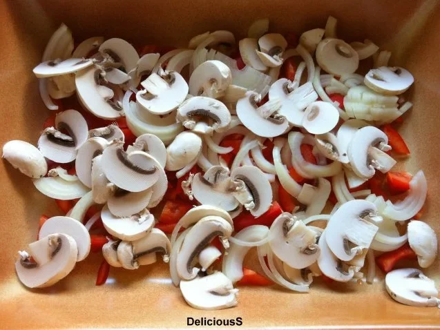 Hähnchenbrustfilet im Prosciutto Cotto Mantel auf Gemüsebett - Rezept - Bild Nr. 2