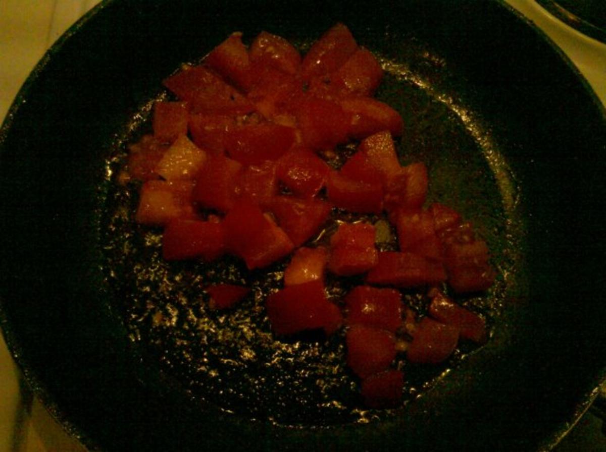 Abendbrot: Pikantes Spiegelei mit Tomate - Rezept - Bild Nr. 3