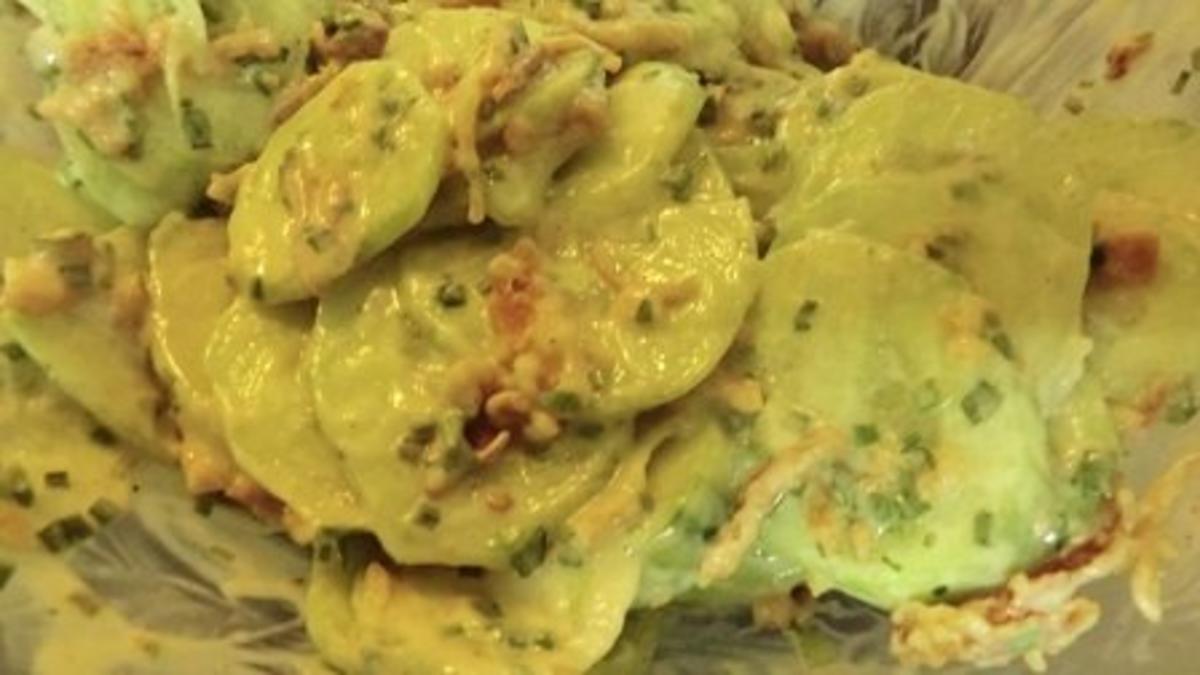 SALATE: Nuss-Gurkensalat und Röstzwiebeln - Rezept - Bild Nr. 2