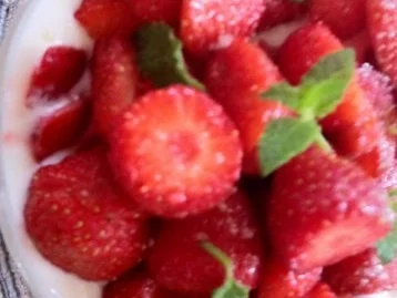 Erdbeeren mit Erdbeerminze-Vanille- Soße - Rezept - Bild Nr. 4