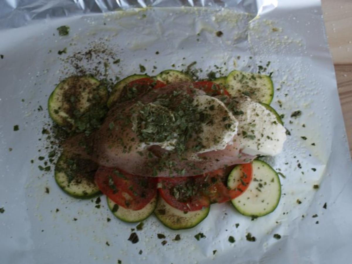 Mediterrane Huhn- Zucchini- Päckchen - Rezept - Bild Nr. 3