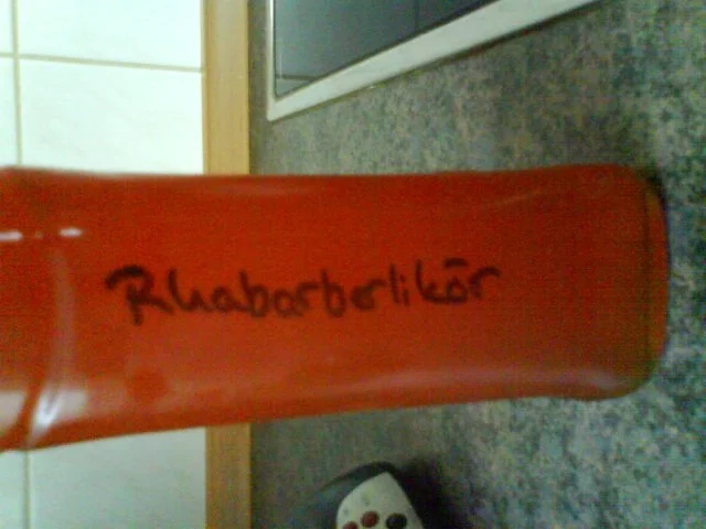 Rezept: Rhabarberlikör Bild Nr. 7 Rhabarberlikör - Rezept - Bild Nr. 7