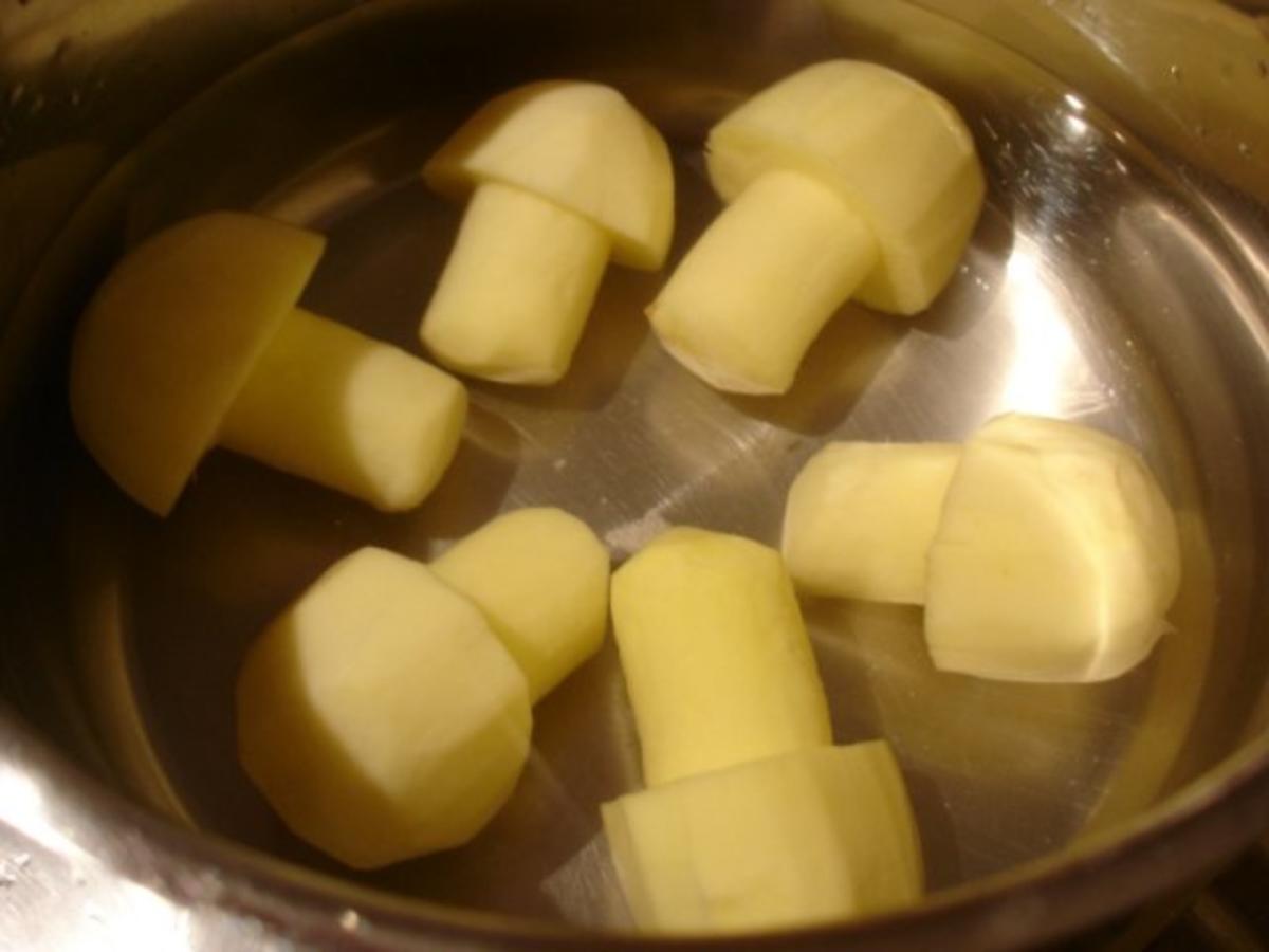Bratwurst mit Rahm Blattspinat und Kartoffelpilzen - Rezept - Bild Nr. 5