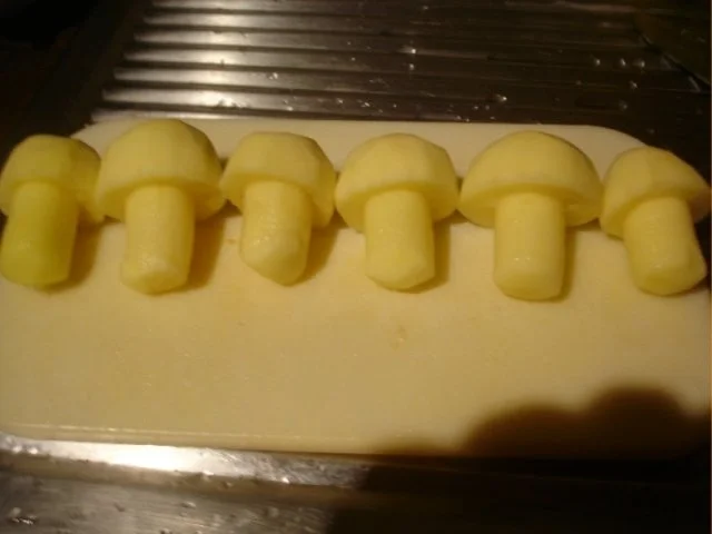 Rezept: Bratwurst mit Rahm Blattspinat und Kartoffelpilzen Bild Nr. 4 Bratwurst mit Rahm Blattspinat und Kartoffelpilzen - Rezept - Bild Nr. 4