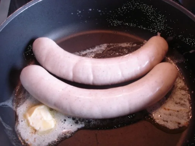 Rezept: Bratwurst mit Rahm Blattspinat und Kartoffelpilzen Bild Nr. 10 Bratwurst mit Rahm Blattspinat und Kartoffelpilzen - Rezept - Bild Nr. 10