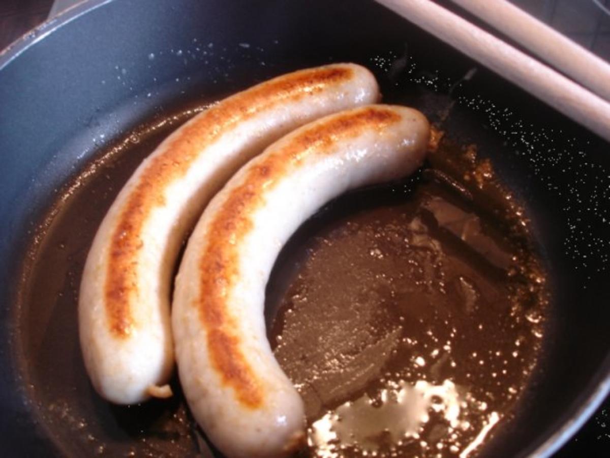 Bratwurst mit Rahm Blattspinat und Kartoffelpilzen - Rezept - Bild Nr. 11