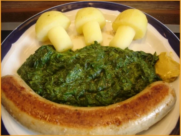 Rezept: Bratwurst mit Rahm Blattspinat und Kartoffelpilzen Bratwurst mit Rahm Blattspinat und Kartoffelpilzen - Rezept