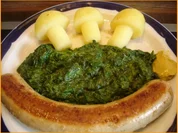 Bratwurst mit Rahm Blattspinat und Kartoffelpilzen - Rezept