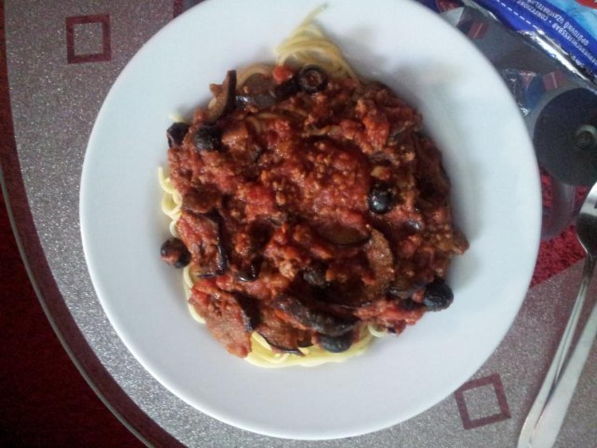 Bilder für Spaghetti mit Hackfleisch-Auberginen Soße - Rezept