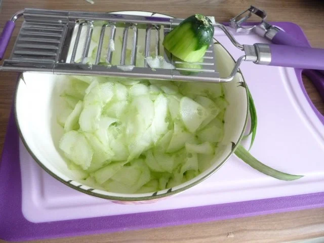 Pasta : Bandnudeln an Mandel - Kürbis - Pesto dazu Gurkensalat - Rezept - Bild Nr. 5