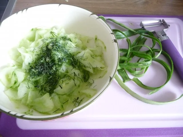 Pasta : Bandnudeln an Mandel - Kürbis - Pesto dazu Gurkensalat - Rezept - Bild Nr. 6