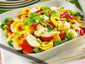 Rezept: Tortellinisalat mit Speck Tortellinisalat mit Speck - Rezept