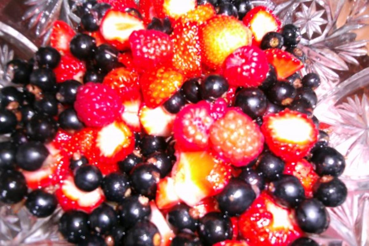 Frische Früchte mit Joghurt ----BITTE NICHT BEWERTEN IST NUR SO EINE IDEE - Rezept - Bild Nr. 6