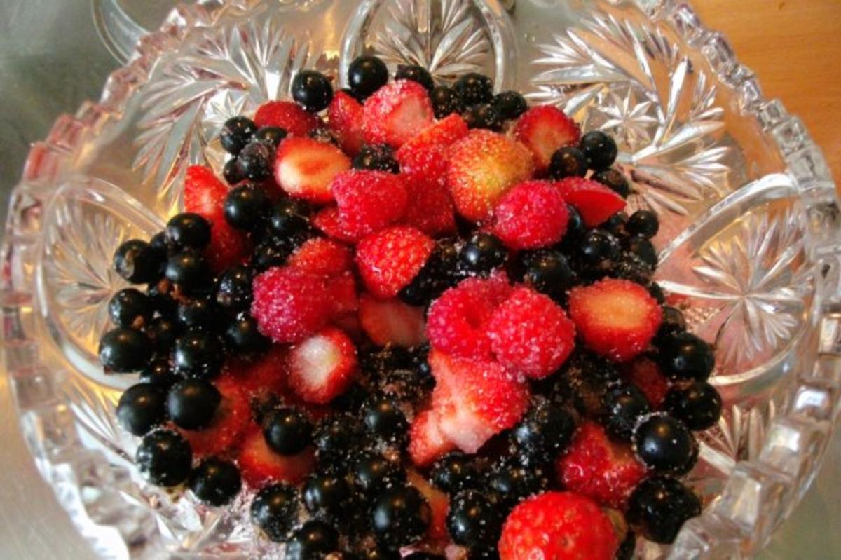 Frische Früchte mit Joghurt ----BITTE NICHT BEWERTEN IST NUR SO EINE IDEE - Rezept - Bild Nr. 2