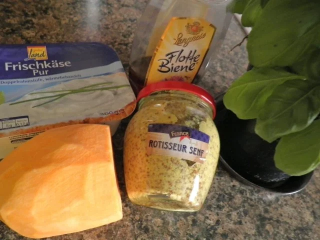 Süßkartoffelsuppe mit Senf, Basilikum, Frischkäse und ... - Rezept - Bild Nr. 3