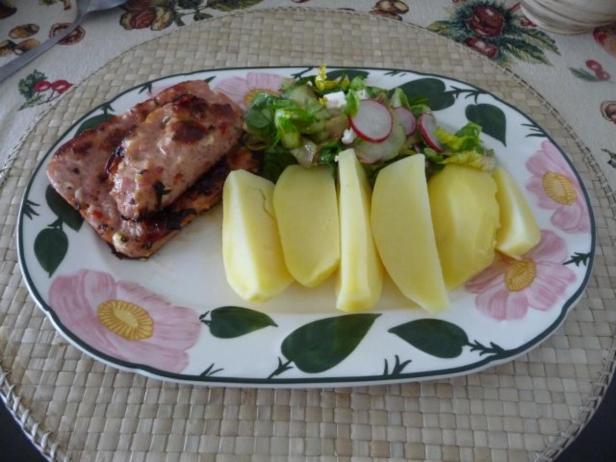 Fixe Küche : Pizza Leberkäse gebraten mit Salat und Salzkartoffeln ...