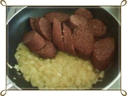 Rezept: Blutwurst mit Stampfkartoffeln und viel gebratenen Zwiebeln Bild Nr. 5 Blutwurst mit Stampfkartoffeln und viel gebratenen Zwiebeln - Rezept - Bild Nr. 5