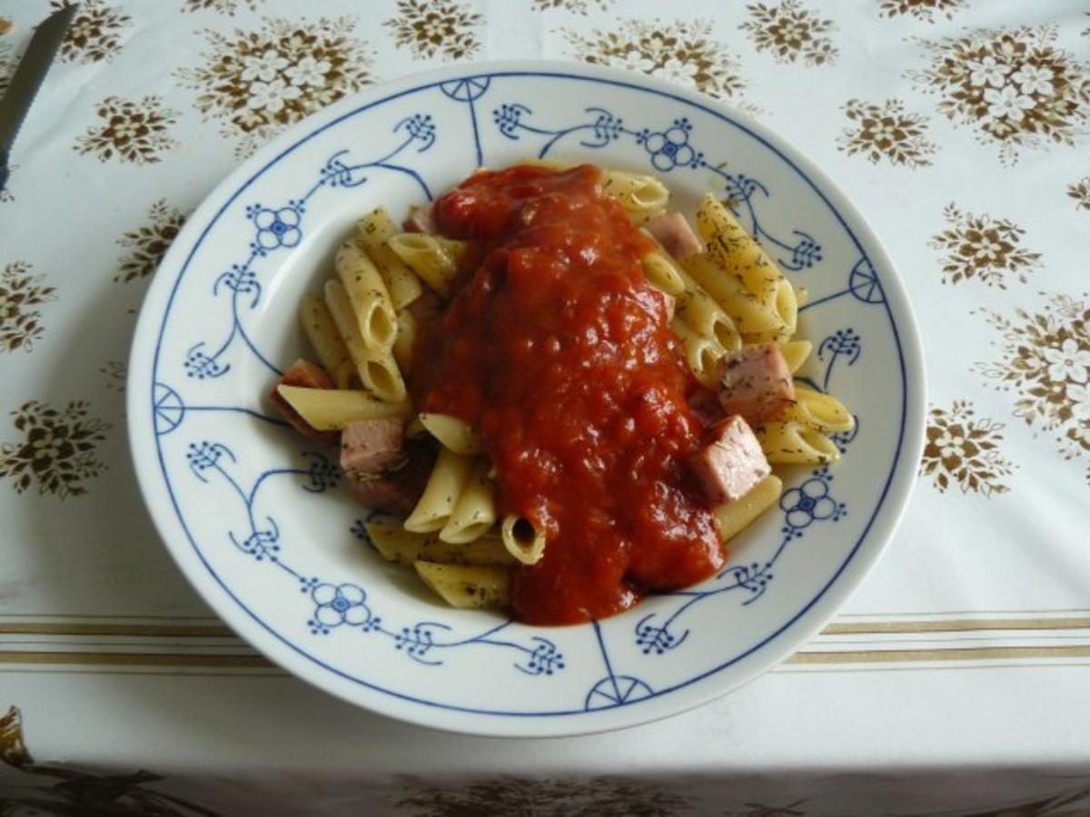 Penne mit Tomatensoße Rezepte - kochbar.de