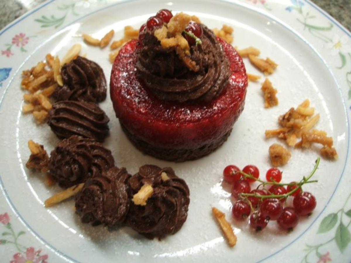 Bilder für Dessert; Trostpflaster - Schoko-Mousse liebt Johannisbeergelee - Rezept