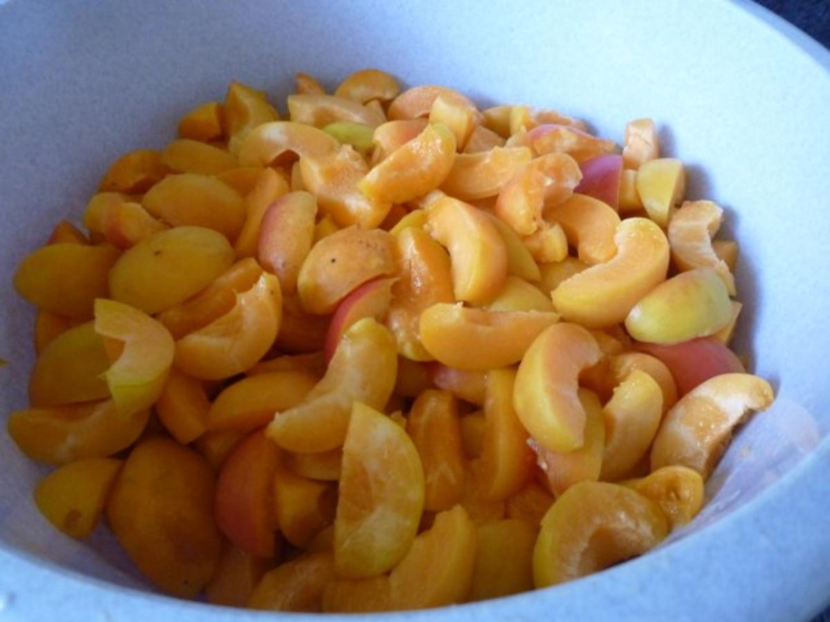 Aprikosenmarmelade mit Zitronenmelisse - Rezept mit Bild - kochbar.de