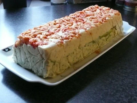 Fischterrine mit grünem Spargel auf Feldsalat und Blaubeervinaigrette - Rezept - Bild Nr. 3