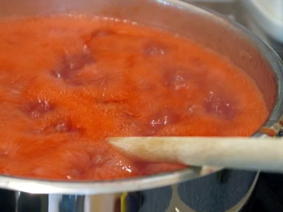 Samtige Erdbeermarmelade mit Pfeffer - Rezept - Bild Nr. 7