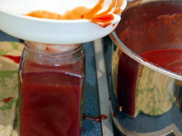 Samtige Erdbeermarmelade mit Pfeffer - Rezept - kochbar.de